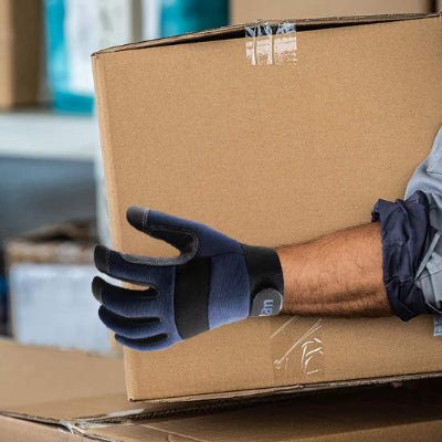Gants de protection ultime en action par max