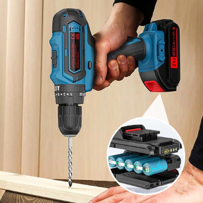 une perceuse visseuse a percussion faisant trou sur bois et sa recharge