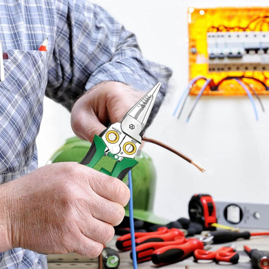 pince a denuder utiliser par amateur bricoleur