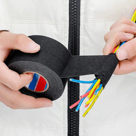 ruban adhesif en tissu reunissant 9 fils electriques