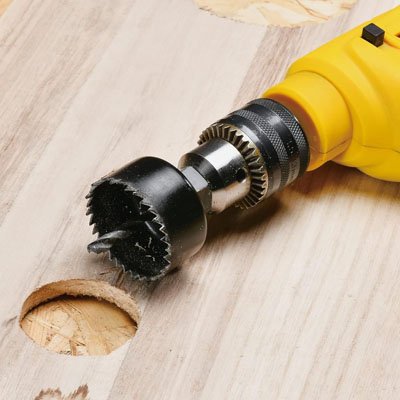 Scie cloche cannelle outils et sa capacite sur bois